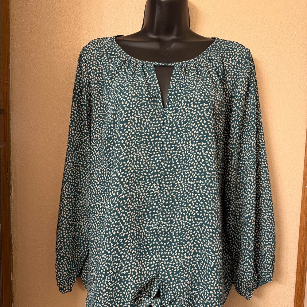 West Kei, women’s Sophia quarter sleeve blouse. Green with white dots large EUC